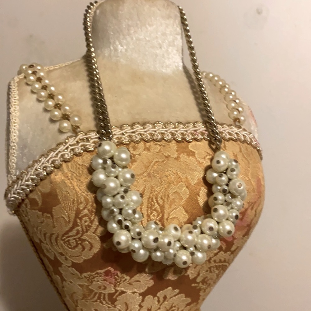 Gold and pearl necklace